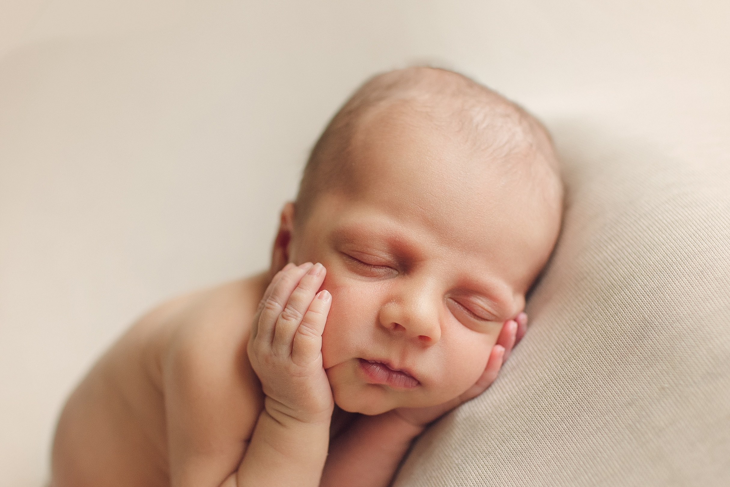 College Station Newborn Photographer | Rosalyn Ash Photography | www.rosalynash.com