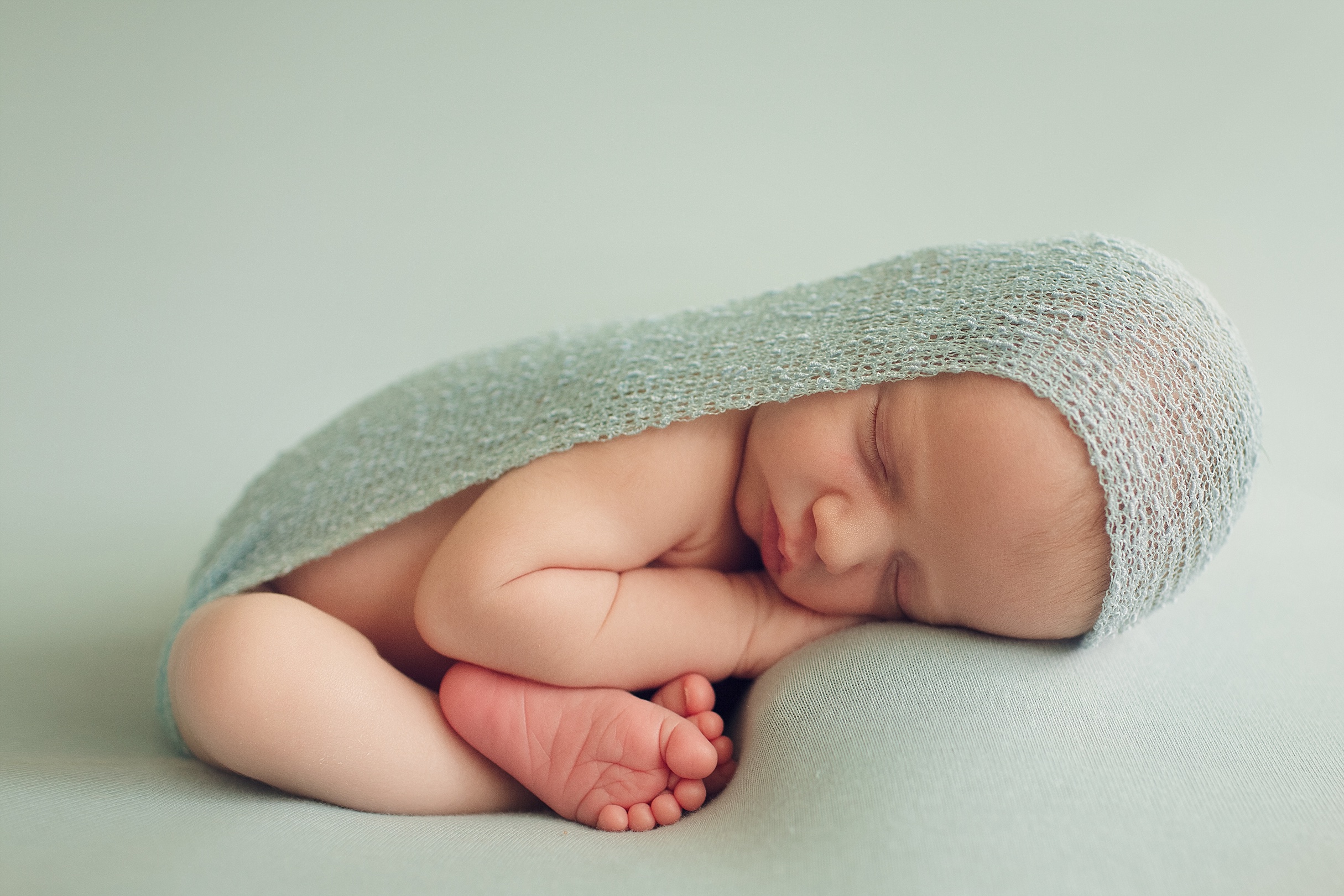 College Station Newborn Photographer | Rosalyn Ash Photography | www.rosalynash.com