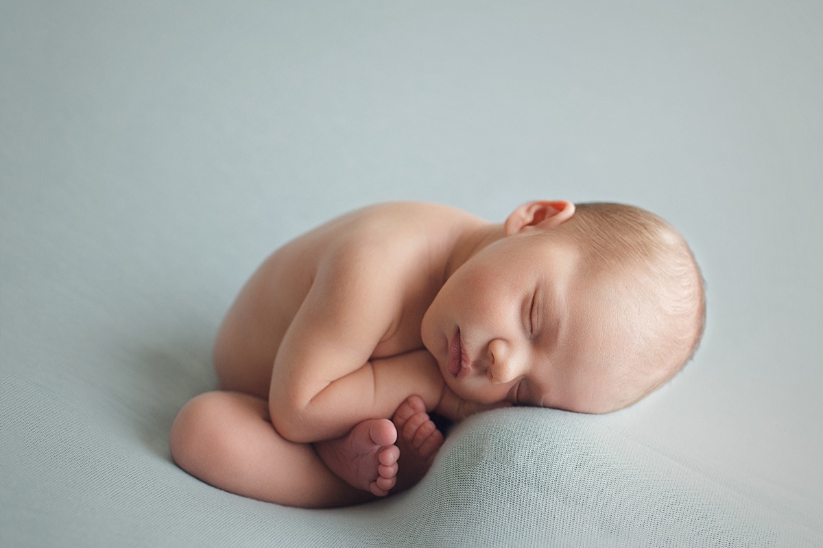 College Station Newborn Photographer | Rosalyn Ash Photography | www.rosalynash.com